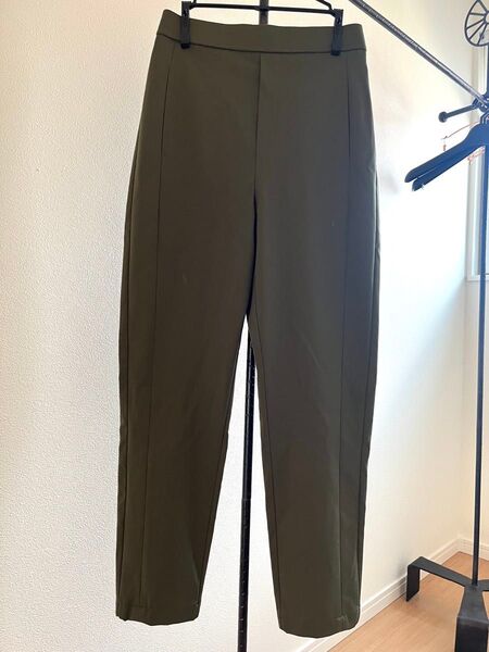 カジュアルパンツ
