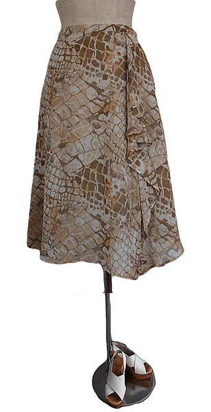 激安・新品上質/シフォン裏地付き&フリル飾り付き非対称デザインスカート