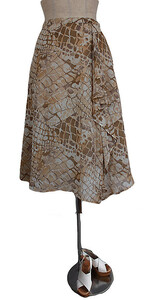 未使用上質/シフォン裏地付き&フリル飾り付き非対称デザインスカート