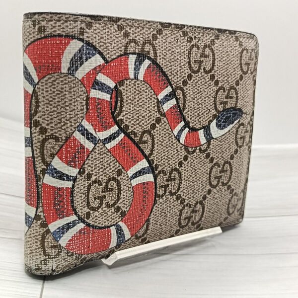 【大人気】GUCCI GGスプリーム 蛇モチーフ二つ折り財布