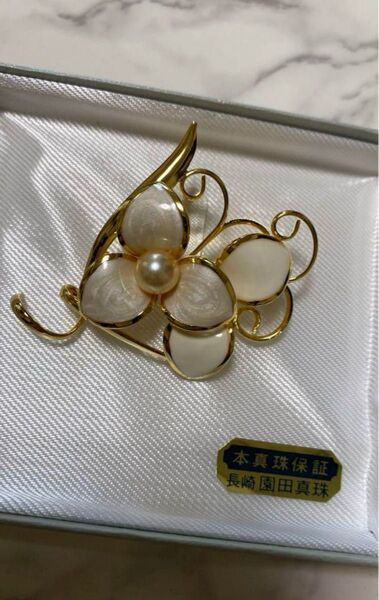 【新品未使用】 本真珠 ブローチ 本真珠保証 フラワー パール アクセサリー 真珠 ゴールド