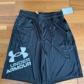 新品 アンダーアーマー ハーフパンツ ブラック 160