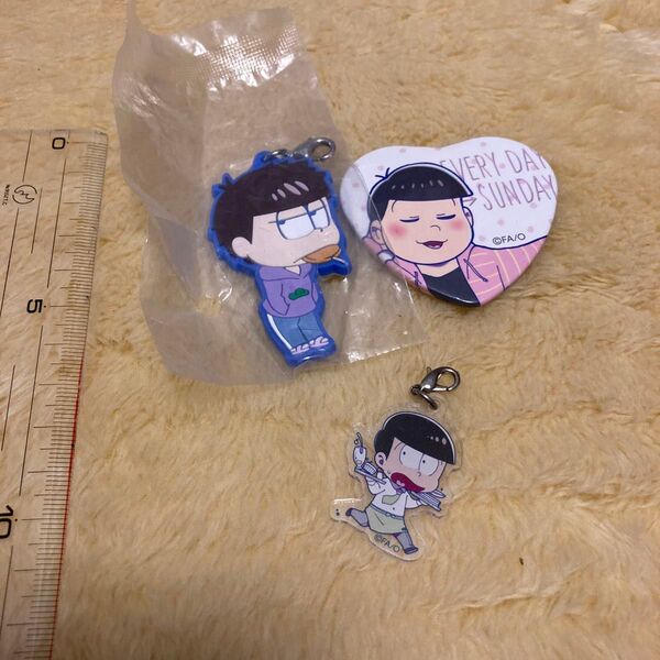 おそ松さん グッズ 3点セット ラバー キーホルダー アクリルキーホルダー バッジ