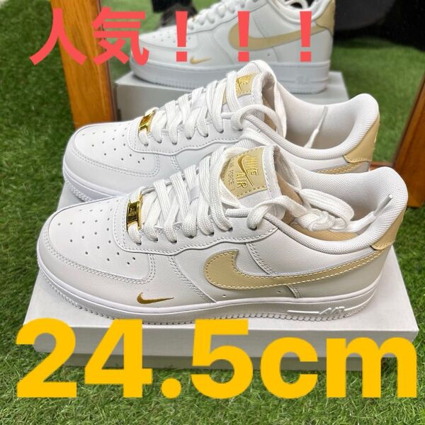 未使用品 NIKE AIR FORCE 1 '07 ESS ベージュ/ホワイト 24.5cm ナイキ エアフォース 1 スニーカー