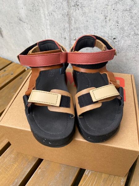 【CAMPER(カンペール)】ORUGA UP サンダル サイズ35・22.5cm 軽量ボリュームソールサンダル マルチカラー