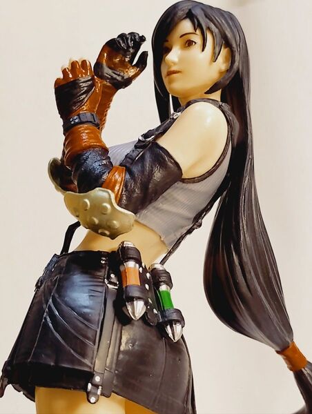 戦うミニスカねーさんフィギュア 高さ約23cm ティファ