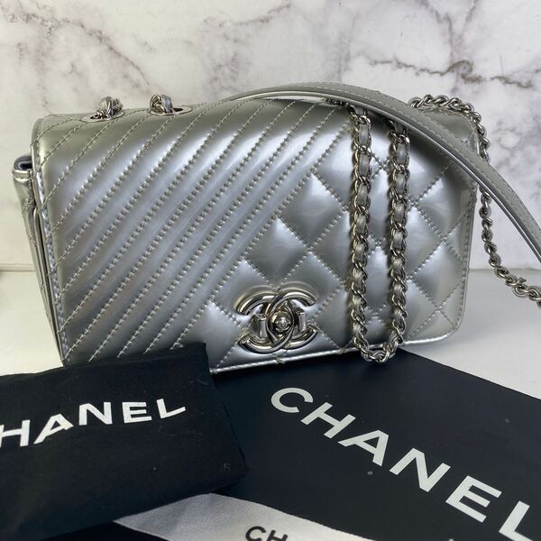 CHANEL シャネル マトラッセ ボーイシャネル ラムスキン ショルダーバッグ シルバー A-7573