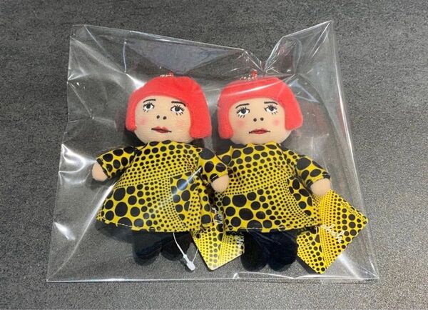 草間彌生 YAYOIちゃんプラッシュ 草間弥生 人形 キーホルダー 2個セット