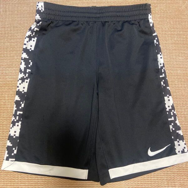 Nike デジタル迷彩 ハーフパンツ