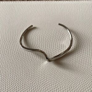 新品未使用 シンプルツイストバングル バングル シルバー
