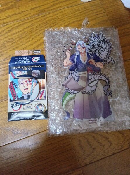 鬼滅の刃辰年ランダムアクリルスタンド宇髄天元と隊士バッジコレクション宇髄天元缶バッジ