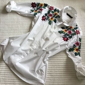 ZARA/ザラ】刺繍 シャツ 比翼 白 オーバーサイズ M〜L相当 ゆったり コットン 綿 リラックス フォークロア 華やか