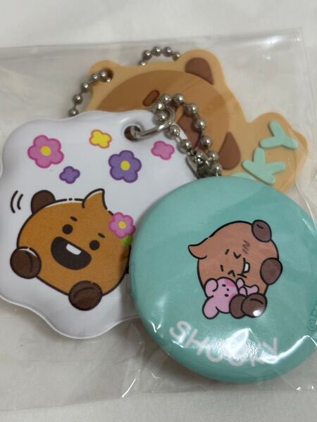BT21 キーホルダー&缶バッチ(SHOOKY)