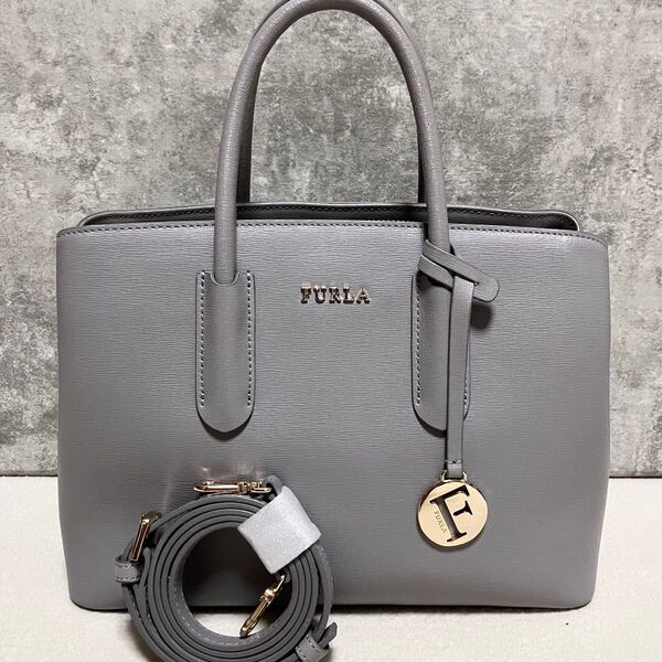 【美品】 FURLA フルラ テッサ 2way ハンドバッグ ショルダーバッグ サフィアーノレザー グレー 斜め掛け チャーム