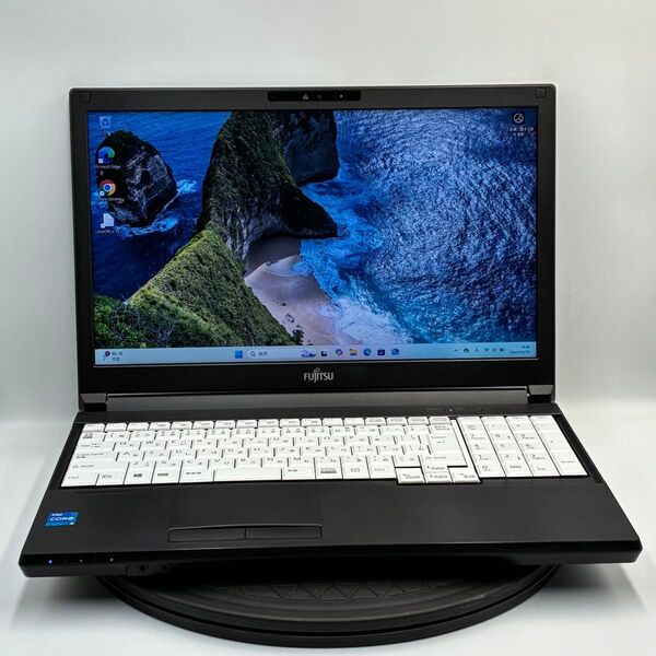 富士通 FMVA86001 i5ー1145G7 16G windows11