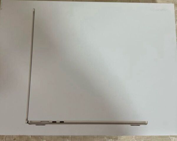 Macbook Air M2スターライト15インチ