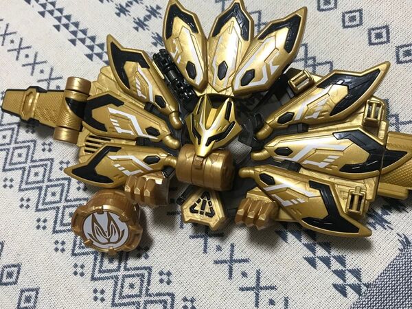 【箱無し】仮面ライダーギーツ DXドゥームズギーツレイズバックル 返品不可