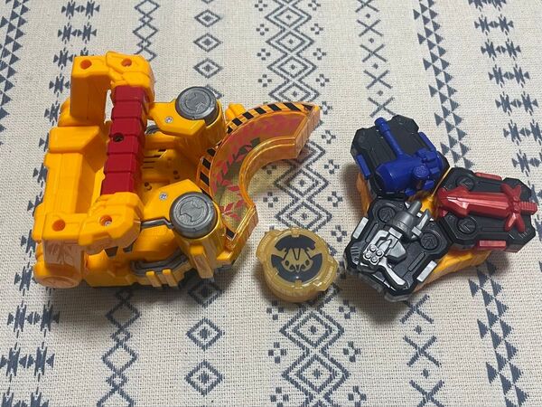 【箱無し】仮面ライダーギーツ DXパワードビルダーバックル&ギガントバックルセット 返品不可 値下げ不可
