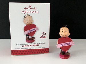 ライナス HALLMARK オーナメント 箱入り スヌーピー PEANUTS フィギュア SNOOPY オールド ビンテージ [pe-717]