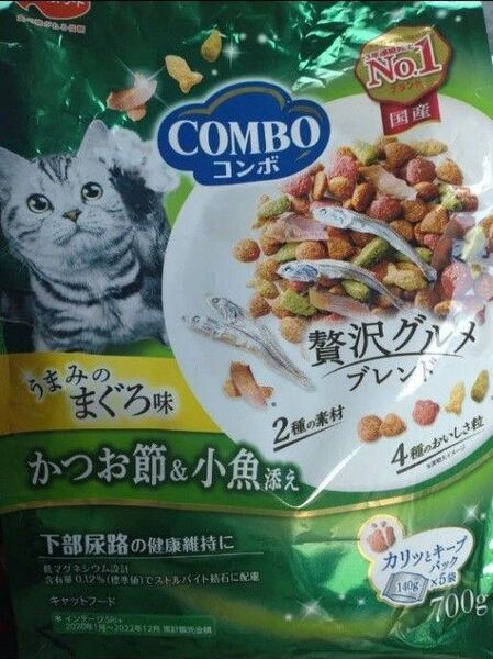 日本ペットフード コンボ 下部尿路の健康維持に うまみのまぐろ味 かつお節&小魚添え 700g