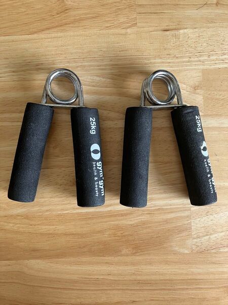 gym × gym ハンドグリップ 25kg 2個セット / ブラック 黒 スポンジ ハンドグリッパー 握力トレーニング リハビリ