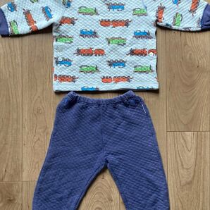 ☆UNIQLO ユニクロ 機関車 トーマス キルティング パジャマ ネイビー 90cm 男の子 ベビー服 子供用 キッズ 保育園☆