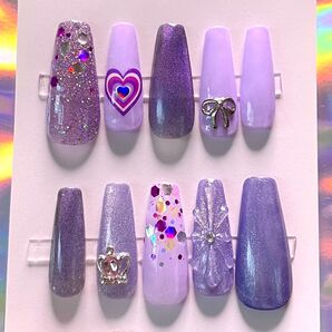 ジェルネイルチップ : パープル × シルバー No.106 ミディアム バレリーナ コフィン ぷっくりフラワー マグネット