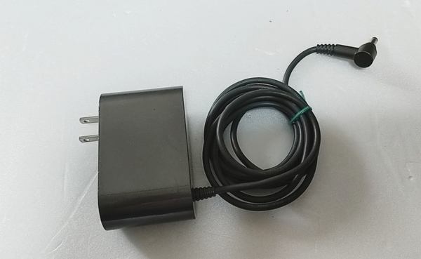 dyson 純正ACアダプター充電器 270576-02/217160-04 V10 V11 SV12 SV14 SV15 用 ①