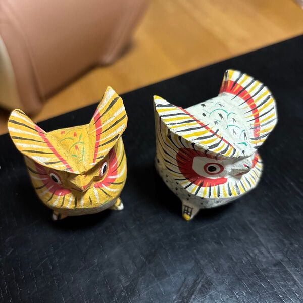 木彫りのフクロウ置物 2個セット縁起物、しばらくしまってありました、きれいです。値下げしました。