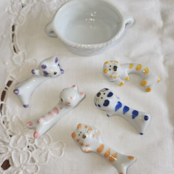 癒される可愛い猫 陶器製箸置き 5個セットと小さなポット