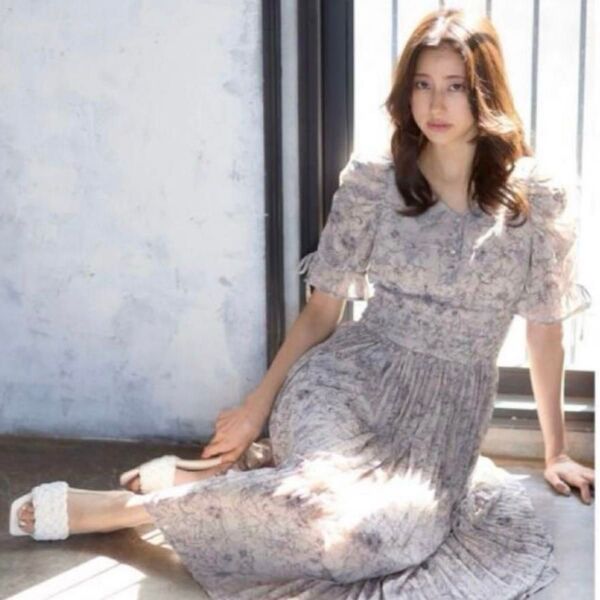 美品 INGNI イング 花柄シフォンVネックプリーツワンピース グレー 花柄 ワンピース 半袖 M