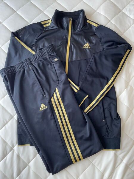 adidasアディダスセットアップジャージ ブラックゴールドライン