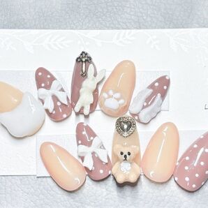 *。ネイルチップ販売*。 ホワイトベージュ×ブラウン ジェルネイル カジュアル クマ 量産型 サブカル リボン ハンドメイド