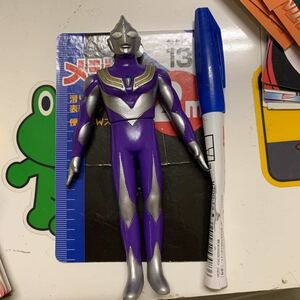  Ultraman Tiga, Mini sofvi, фиолетовый цвет, немного загрязнения есть 