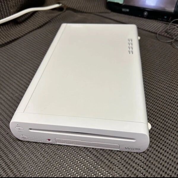Wii U 8GB本体 F270 1点の出品
