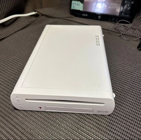 Wii U 8GB本体 H713 1点の出品
