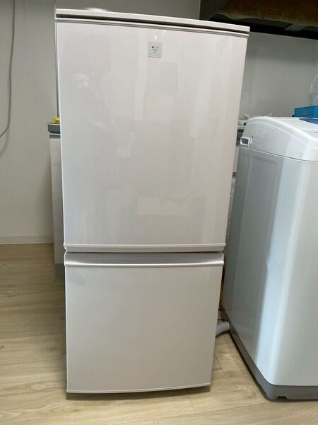 シャープ 冷蔵庫 つけかえどっちもドア プラズマクラスター搭載 137L ベージュ【中古品】 SJ-PD14B 送料無料!!