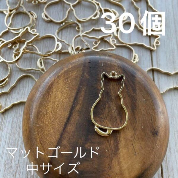 6619【レジン レジン枠 空枠 チャーム】猫 ねこ