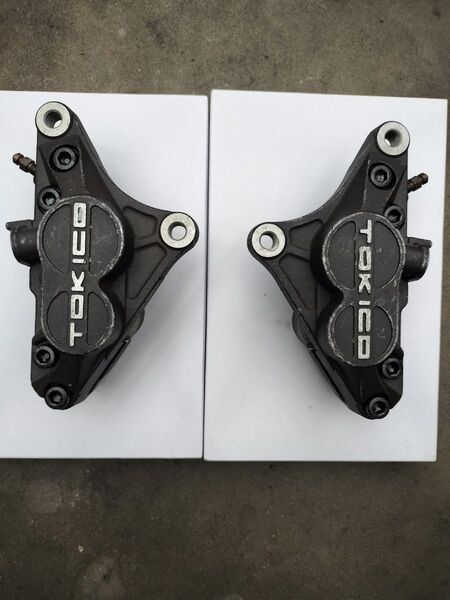 TOKICO製4POTブレーキキャリパー左右セット RGV250(VJ21)ガンマ/GSX-R400/GSX400S