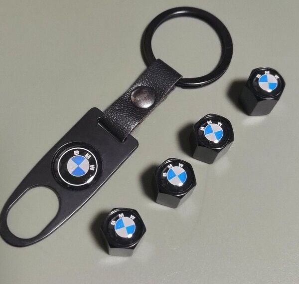 BMW高品質エアーバルブキャップ&工具タイプキーホルダーセット。通常900円価格在庫限り激安値引き。
