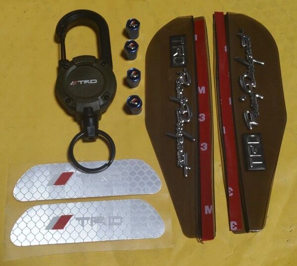 TRD アウトドアリールキーホルダー&バルブキャップ&サイドミラーバイザー&ドア反射ステッカーセット。
