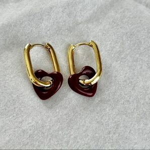 ハートチャーム付きフープピアス ゴールド×レッド