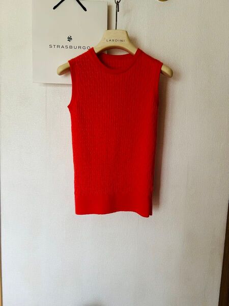 STRASBURGO リデア ノースリーブニット レッド カシミヤ70% シルク30% 定価48000円相当