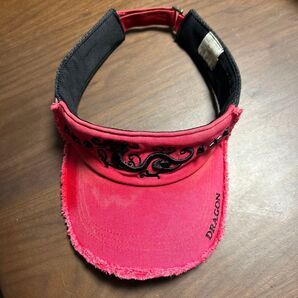 dance with dragon サンバイザー 赤 刺繍 スタッズ デニム風