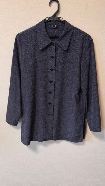 GIY ドット柄ブラウス 七分袖 ネイビー 黒色近い 肩幅42センチ 丈69 肩パッドあり