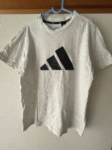 【美品】アディダス Tシャツ 140㎝ グレー 未使用に近い 半袖Tシャツ 半袖 トップス