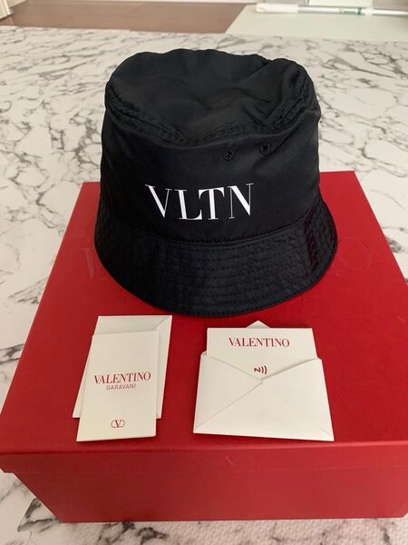 VALENTINO ヴァレンティノ VLTN バケットハット 帽子 ロゴ 57 箱・保存袋付き ロゴハット