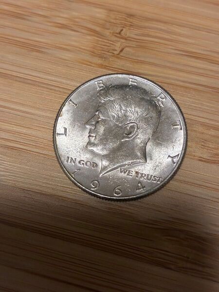 〈本物の銀貨です〉アメリカ ケネディ ハーフダラー 50セント銀貨 1964