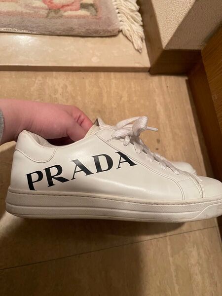 PRADA ホワイト スニーカー