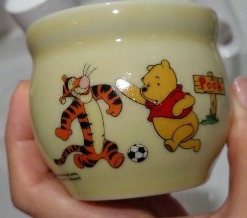 タカラブネ くまのプーさん プリンカップ 陶器 ティガーとサッカーをしているデザイン 食器向けではない